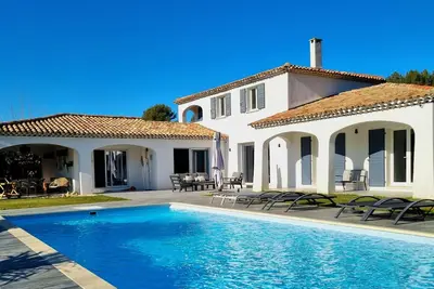 Villa climatisée piscine à 5min d'Aix