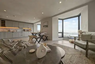 Image de Beachfront eco-friendly apartment with ocean view and modern interior sleeping up to 6