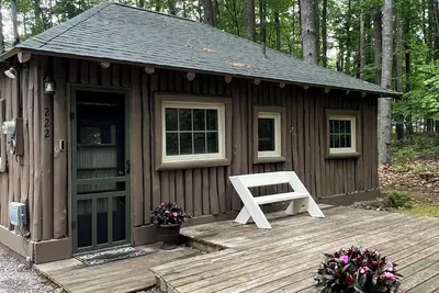 Image de The Higgins Lake Hideaway - Super Cute and Great Location Only 3 Blocks from Higgins Lake!