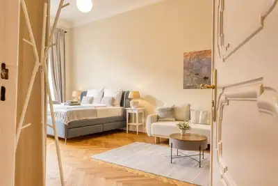 Image de Premium Suite in West Berlin, Sleeps 4, Family & Group Friendly, 70m to Metro