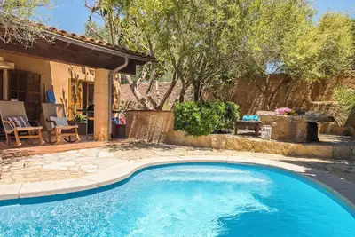 Image de The Mallorcan-style house is cozy and ideal for vacations.