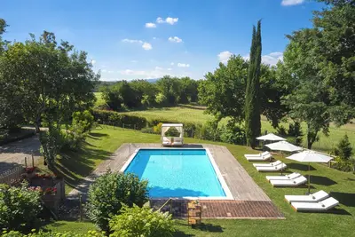 Image de Villa La Colonica, Luxury Tuscan Farmhouse with Pool and Staff close to Florence