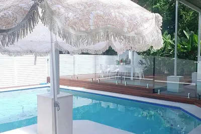 Alex Treehouse by the Beach- 5brm with Pool