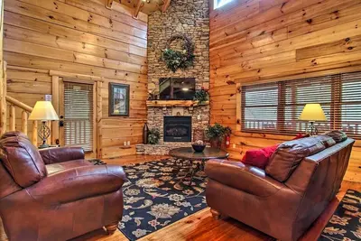 Image de 4 Bedrooms in the Smokies! Sleep up to 12 in this 3 Level Log Cabin!