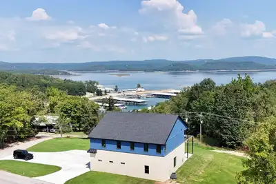 Image de Brand New Home. Extremely Boat Friendly. Highly Desirable Location. Rocky Branch