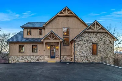 Image de Luxe Pool Cabin w/Mtn Views*Theater*Hot Tub*Game Room