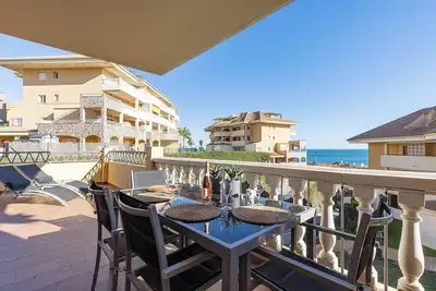 Image de Spacious 2 bedroom apartment with sea view!