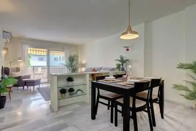 Image de 2 Bed Apartment w/Pool close to Beach + Amenities