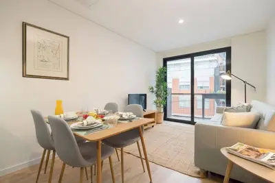 Image de Host Wise - Stylish and Bright Flat with Balcony