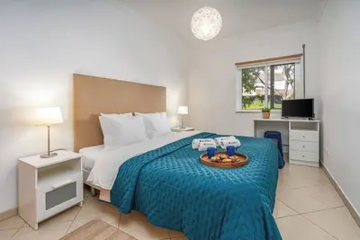 Image de Bright & Comfortable Flat by HostWise