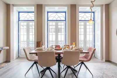 Image de Central Decor Flat | Balcony by HostWise