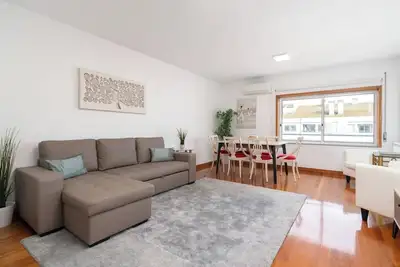 Image de Host Wise – Spacious Escape Near the Beach