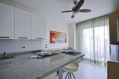 Studio apartment a stone's throw from the sea!