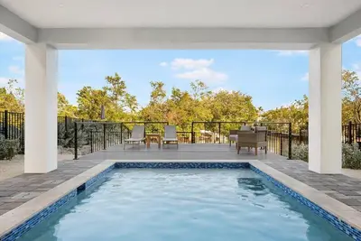 Image de Edgewater Escape: Luxury Eco Canal-Front Home Near Beach with Pool & Dock
