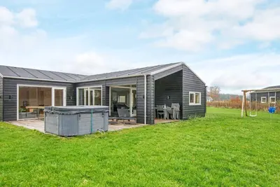 Image de Maison de vacances pour 10 a Glesborg-By Traum