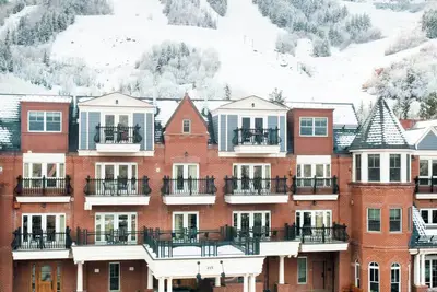 Image de Hyatt Aspen Mountain Residences, 5 Nights Only, in Mon, 04\/14, out Sat, 4\/19\/25