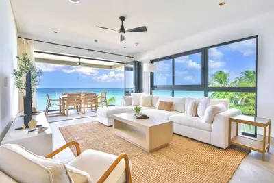 Allure 305: 3bdr Oceanfront Condo with Stunning Rooftop Pool & Beach Chairs