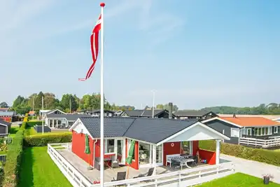 Image de Maison de vacances pour 6 a Juelsminde-By Traum