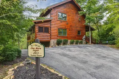 Image de In the Prestigious Smoky Cove Resort 3 level, luxury cabin convenient to Pigeon