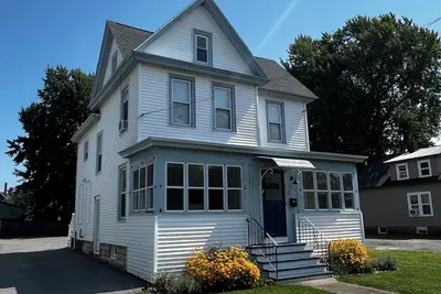 Image de 1000 Islands Home with River View and Close Proximity to Antique Boat Museum