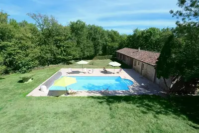 Image de Grands gîtes en pleine nature - 18 pers - piscine - domaine de 80ha forêt -Penne