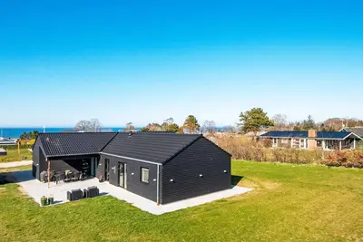 Image de Maison de vacances pour 9 a Glesborg-By Traum