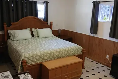 Image de Og Original House \"Pet's Stay Free Bring Your Humans! \"