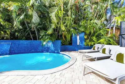 4-bedroom Modern Villa w/ Guest House and resort style pool in serene Key West