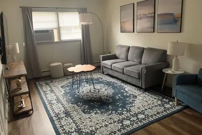 Image de Charming 2-bedroom apartment in Niles with WiFi and Ac