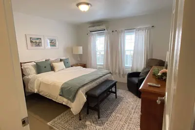 Image de Charming 2-bedroom apartment with WiFi and Ac in Devonshire