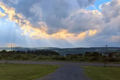 Image de Welcome to Ruftop Ridge in The Finger Lakes. A charming 2 bedroom, 2 bath home.
