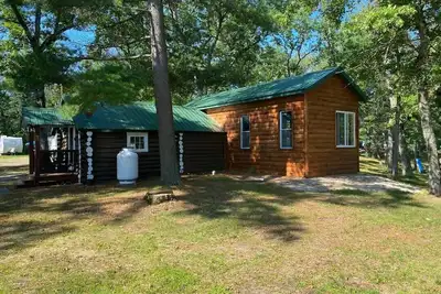 Image de Charming cabin with indoor Pickleball court! Unlimited access during the weekday