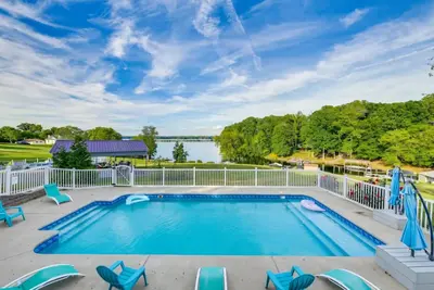 Image de All Deck'd Out-Spacious 5-bedroom house with private in ground pool at Lake Anna