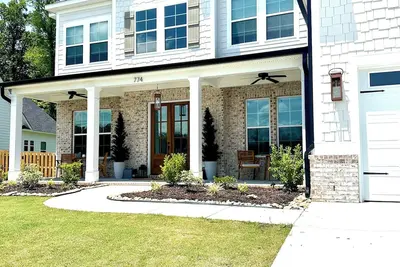 Image de Charming 4-bedroom Masters Rental house in River Oaks  in quaint Evans