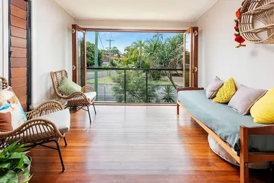 Central Torquay Treasure Close To Beach - CoastHM