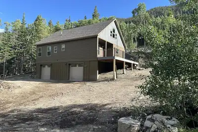 Image de New House minutes from Salida. 2 King, 4 Queen, 4 Full Bath, Garages