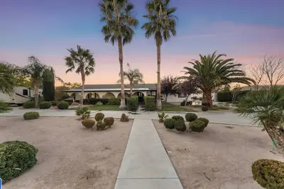 Image de Desert Oasis in the center of the city of Palmdale