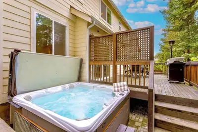 Image de Luxury Pet-Friendly 4 Br with Hot Tub & Game Room