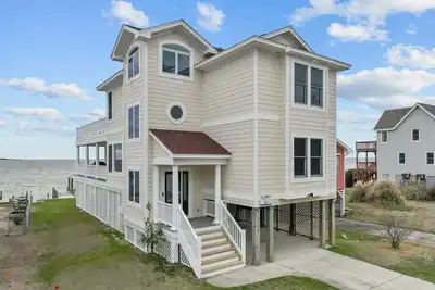 Image de 5271- Sound Blessing, a spacious 3-bedroom home in Kdh, Nc, perfect for a relaxing getaway.