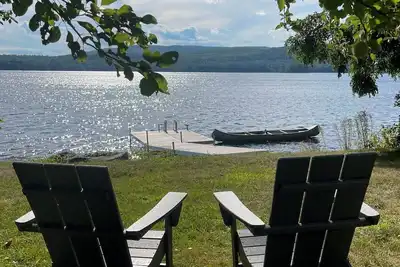 Image de Lakeside Lodging, Elevated - Walk to Village shops and restaurants and enjoy a private lakefront, newly renovated and furnished 1843 home!
