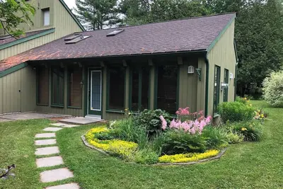 Image de Hôtel à la maison - Chalet sous les Thuyas