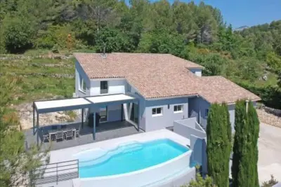 Image de Superbe villa contemporaine avec piscine et jardin