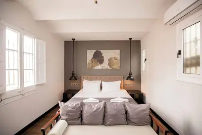 Image de Luminous top floor apartment with terrace