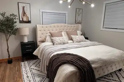 Image de Your Home Away from Home in Friendship – 3 Bedrooms, Fireplace & More!