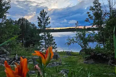 Image de Charming 2-bedroom 2-bath cabin on beautiful Bear Island lake in Babbitt, Mn.