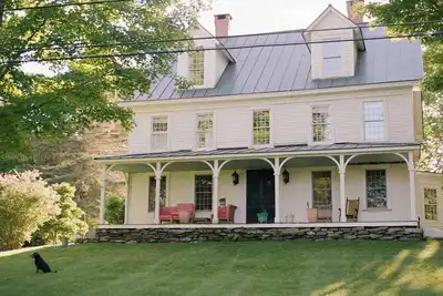 Image de Whimsical Vermont Farmhouse – Cozy, Inspiring & Close to Nature