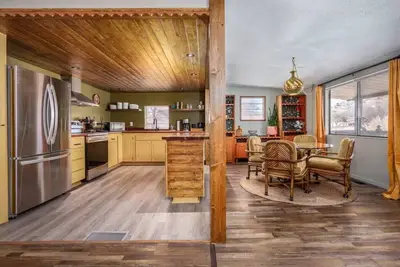 Image de Creekside Escape | Deck, String Lights, Views