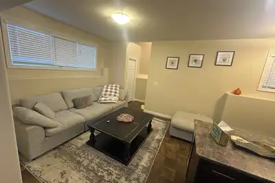 Image de Beautiful & Spacious Suite near Airport