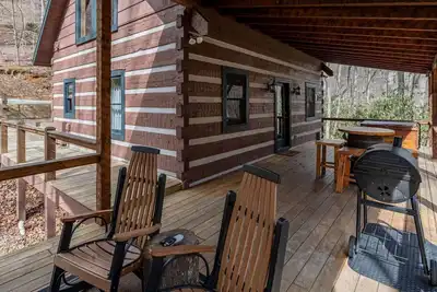 Image de Hideaway-Pet Friendly, Luxury Cabin Rental, Private Deck on Creek, Hot Tub, Fireplace, Fishing, Waterfalls, Rafting-Nantahala Nc.