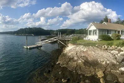 Image de Rosewater Cottage - Oceanfront on Linekin Bay!